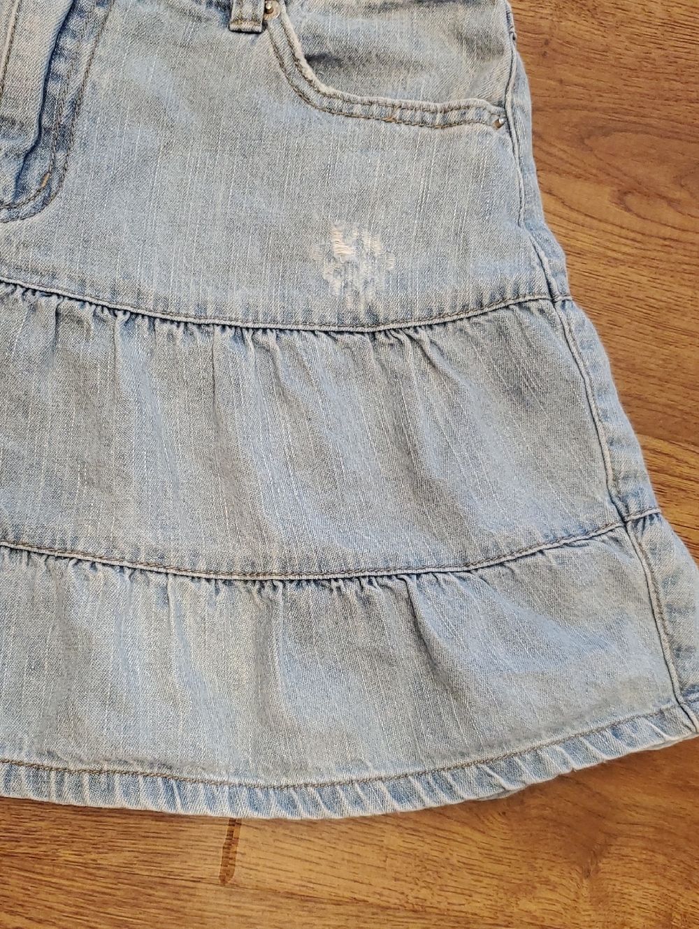 One Tuff Babe Jeanswear Light Wash Denim Tiered Skirt Womens 9 /10 Ruffled Denim - Picture 6 of 15